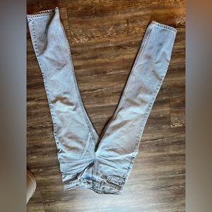 These are technically men’s Junior Levi’s size 7 505